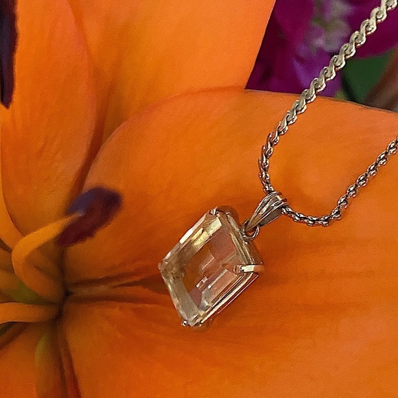 beautiful vintage gold tone bracelet with yellow crystal accent - Picture 6 of 16